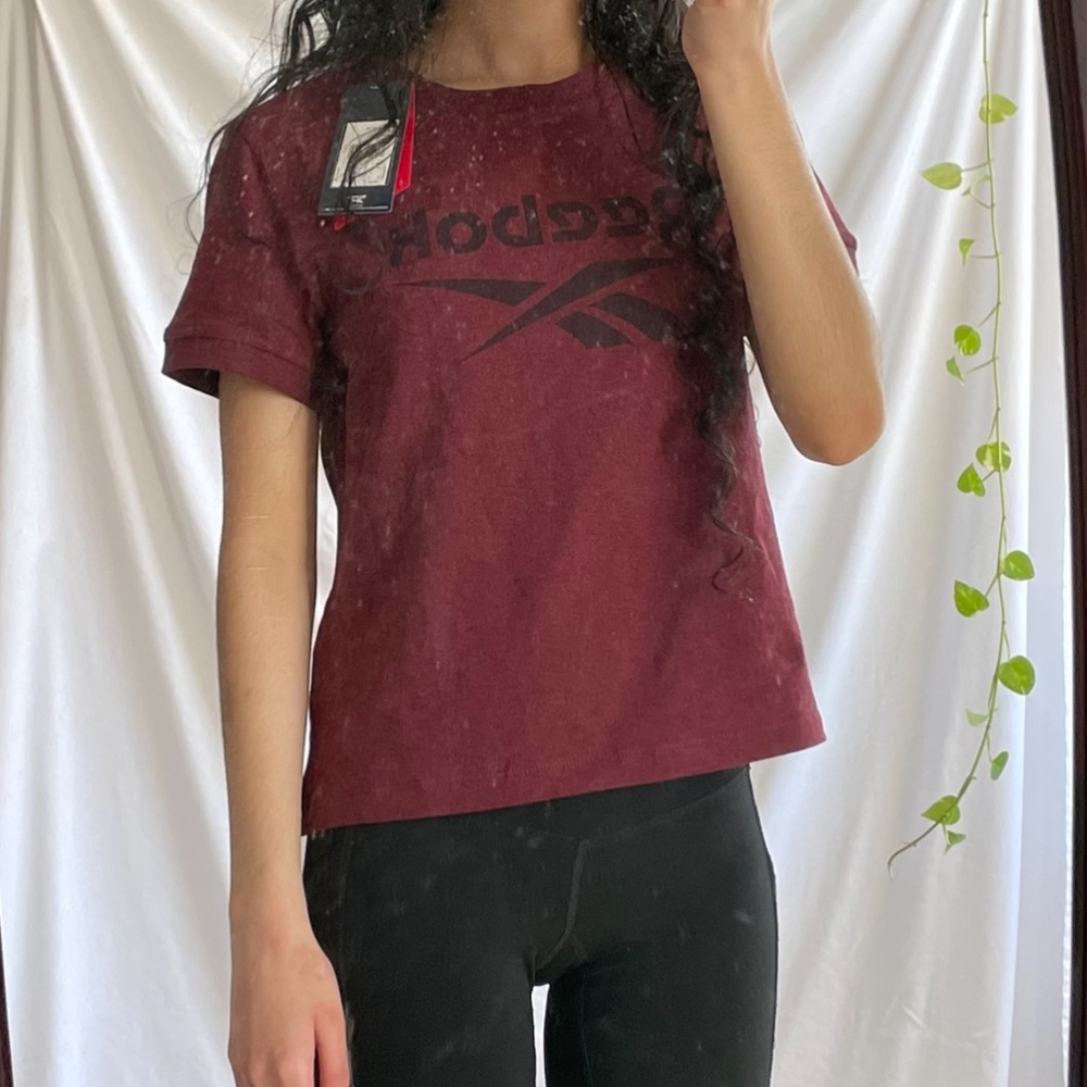 🥇 Reebok Maroon Cropped T-Shirt